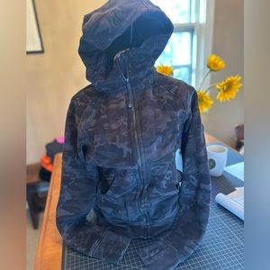 Lululemon Black Camo Scuba Hoodie Size 10